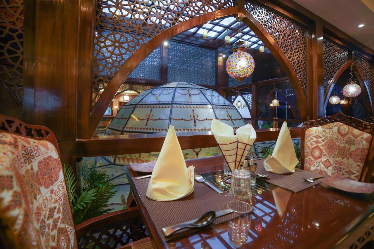Hotel Downtown Srinagar  외부 사진