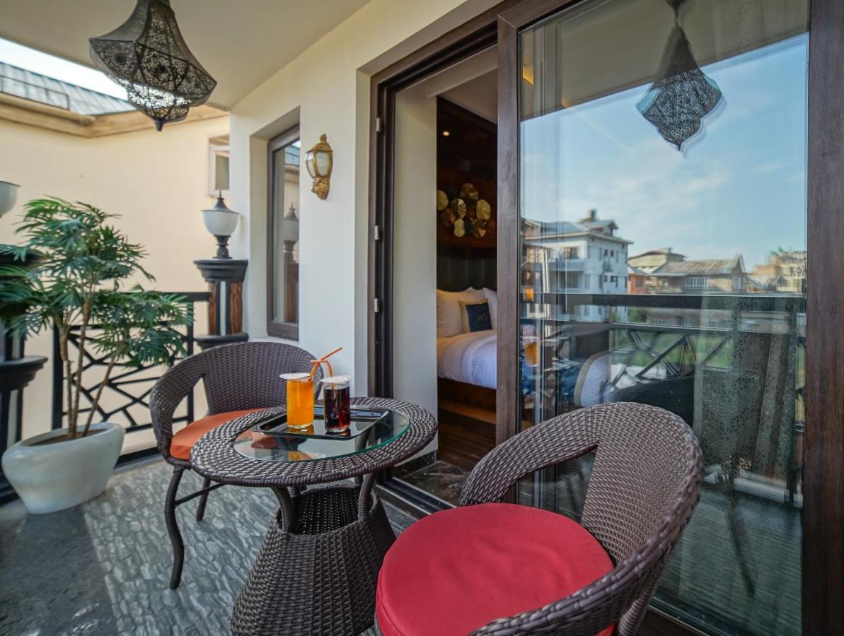 Hotel Downtown Srinagar  외부 사진